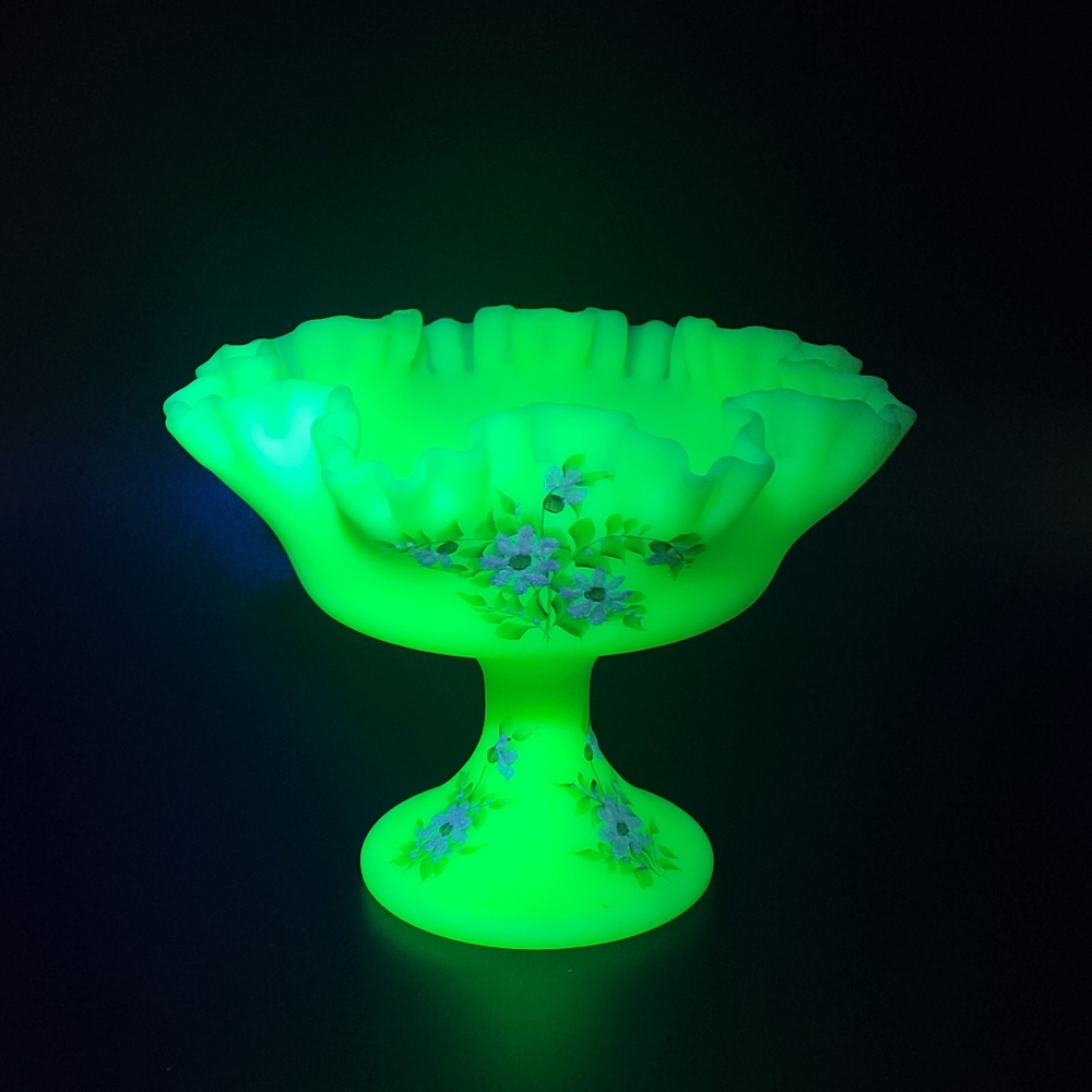 Vintage MCM Uranium Fenton Signed Custard Satin 'Iced Daisies' Ruffled Compote